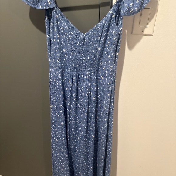 Reformation - Baxley Dress Blue Floral Dress with Puff Sleeves - Picture 2 of 6